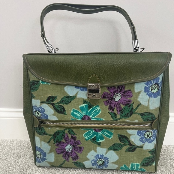Ventura Handbags - Vintage Ventura Floral Travel Luggage